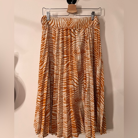 TOPSHOP Petite Pleated Tiger Print Midi Skirt - Picture 8 of 9